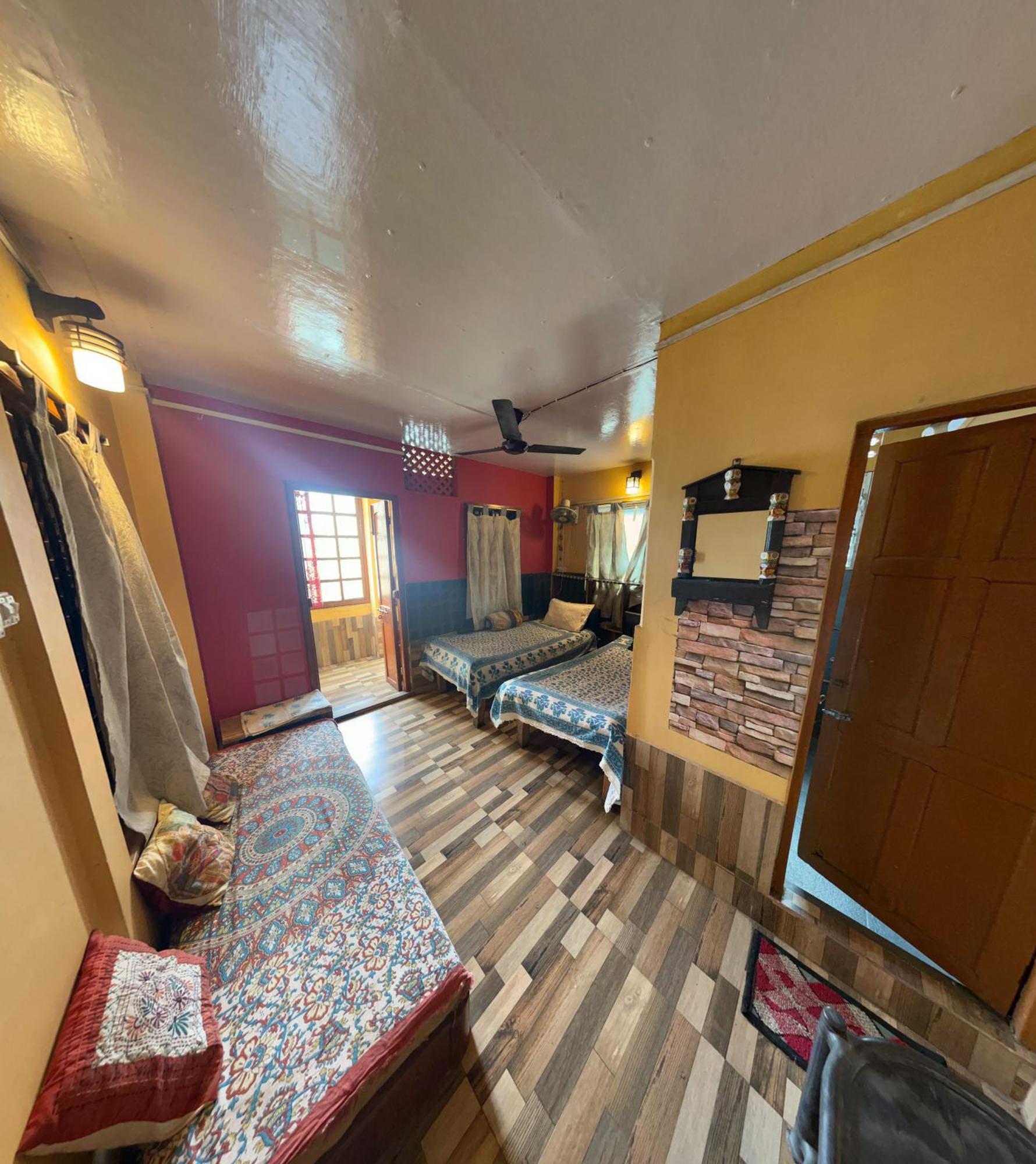 Calcutta Backpackers Homestay -Only For Backpackers & Travellers Eksteriør billede
