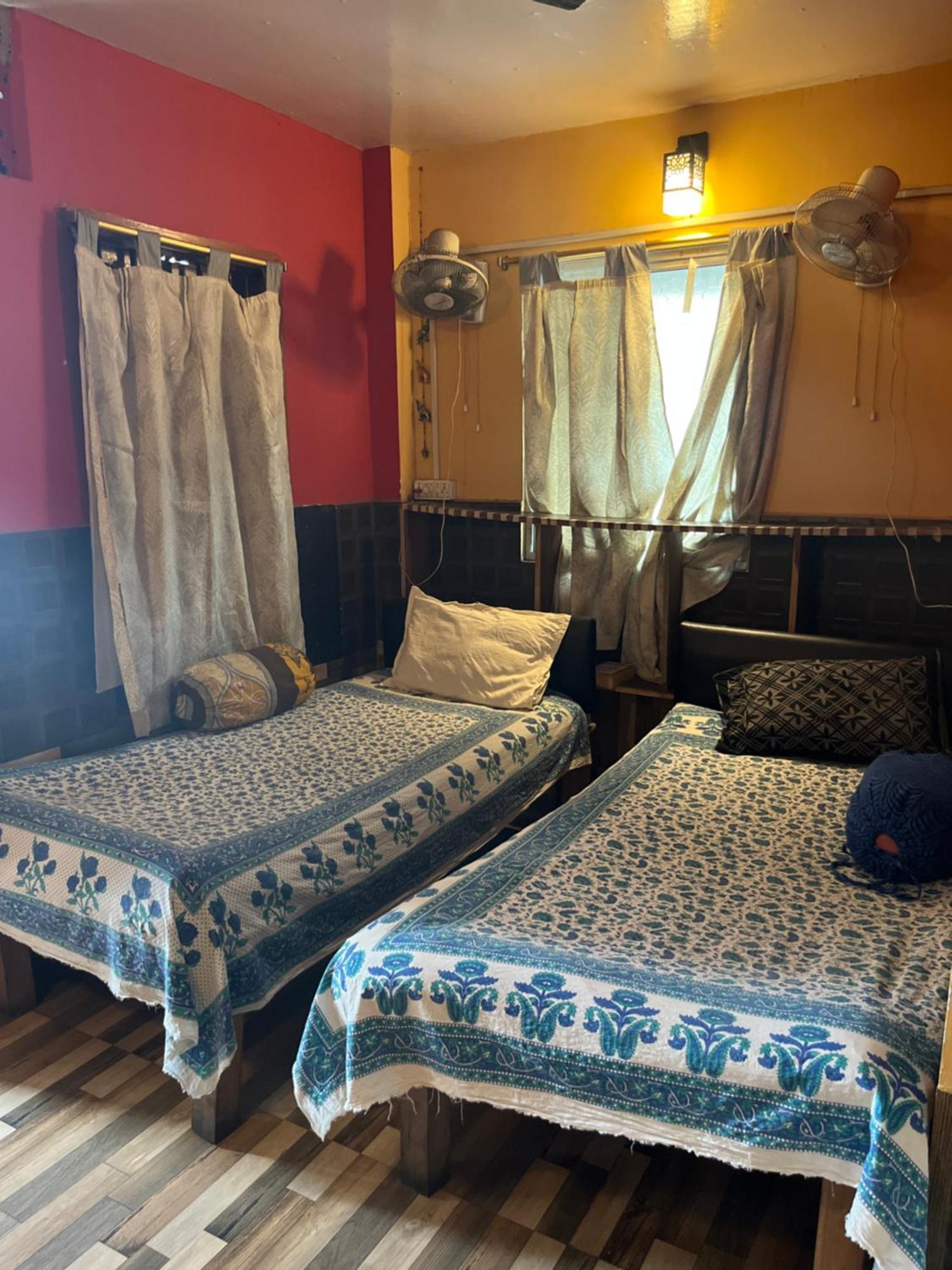 Calcutta Backpackers Homestay -Only For Backpackers & Travellers Eksteriør billede